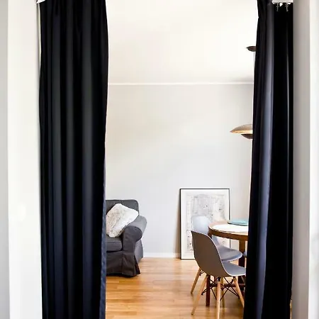 Powisle With Balcony Daire